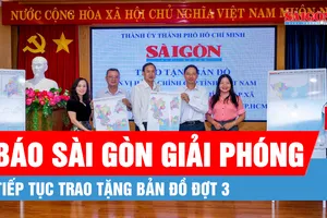 Báo Sài Gòn Giải Phóng tiếp tục trao tặng bản đồ đợt 3 đến các xã, phường của TPHCM