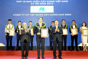 Công ty CP Tập đoàn Xây dựng Hòa Bình 3 năm liêp tiếp đạt Top 10 Nhà thầu Xây dựng uy tín