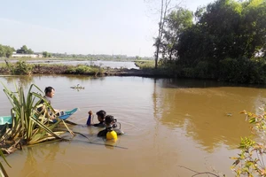 Lực lượng Cảnh sát PCCC cứu nạn, cứu hộ tại Kênh T2, xã Tân Phú Trung, huyện Củ Chi