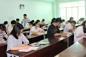 Thí sinh dự thi kỳ thi đánh giá năng lực ngày 7-7 do Đại học Quốc gia TPHCM tổ chức 