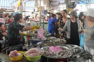 Chợ truyền thống giảm mãi lực: Nhiều tiểu thương ngưng kinh doanh 