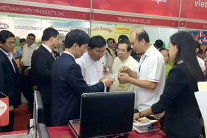 Gian hàng của doanh nghiệp Việt tại Hội chợ hàng Việt Nam tại Myanmar năm 2018