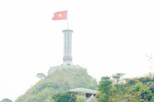  Lung Cu flag tower  (Photo: Sggp)