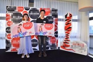 Ngo Hoang Kha (R) and Tran Thi Tu