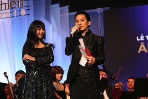 Singer Tung Duong