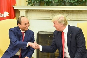 Prime Minister Nguyen Xuan Phuc and US President Donald Trump at a meeting in White House on May 31. (Photo: VNA)