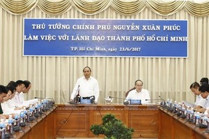 Prime Minister Nguyen Xuan Phuc speaks at a working session with HCM City’s key leaders on June 23 (Source: VNA)