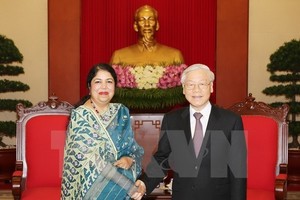 Party General Secretary Nguyen Phu Trong (R) receives Speaker of the Parliament of Bangladesh Shirin Sharmin Chaudhury (Photo: VNA) 