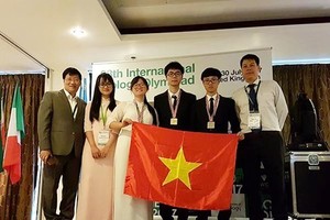 Vietnamese delegation in the 28th Int’l Biology Olympiad.