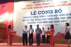 Award ceremony honoring 85 mathematics works is held in Hanoi