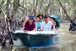 Tourists visit Can Gio. (Photo: Sggp)