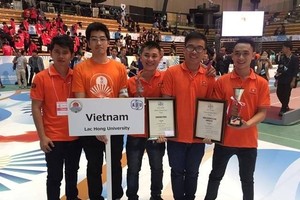 The Lac Hong University team who won the 2017 Asia-Pacific robot contest (Robocon), bringing Vietnam its sixth championship (Photo: nhandan.com.vn)