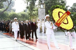 National leaders pay tribute to late leader, martyrs on National Day (Photo: VNA)