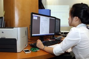 Trading transactions at the Hanoi Stock Exchange. (Source: VNA)