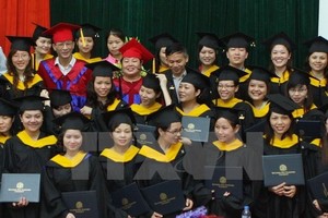 Graduates from University of Languages and International Studies under National University Hanoi at a graduation ceremony. ​(Source: VNA)