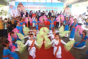 A traditional dance performance of Cham people in the festival