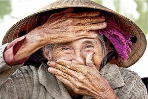 The photo "Hidden Smile" by French photographer Réhahn Croquevielle