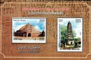 The set of commemorative postage stamps featuring ancient architecture of Vietnam and India (Source: http://rainbowstampclub.blogspot.com)