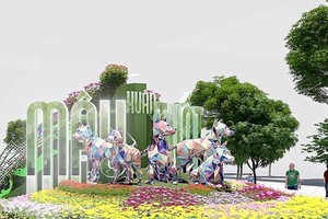 Designs of 2018 Nguyen Hue Flower Street