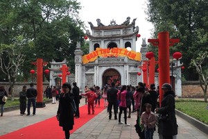 The 15th Vietnam Poetry Day at Van Mieu - Quoc Tu Giam (Photo VNA)