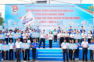 Head of the HCMC Party Committee's Commission for Mass Mobilization Nguyen Thi Le attends the opening ceremony.  (Photo: Sggp)