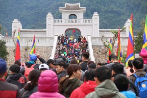 Tens of thousands of pilgrims come to Yen Tu in Quang Ninh province. (Photo: Vietnamnet)