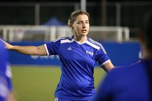 Belinda Wilson is in Vietnam to help developing women’s youth football (Photo baomoi.com)