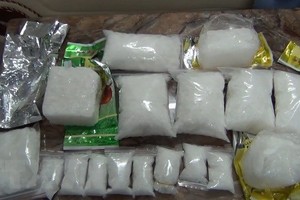 HCM City's police crack down a major drug trafficking ring, seizing a total of 9.4 kilogrammes of methamphetamine. (Photo: VNA)