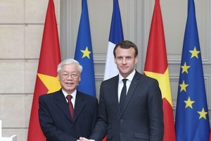 General Secretary of the Communist Party of Vietnam Central Committee Nguyen Phu Trong (L) and French President Emannuel Macron (Source: VNA)