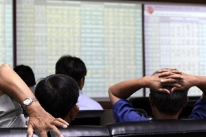 The benchmark VN-Index on the Ho Chi Minh Stock Exchange (HOSE) rises 3.25 points to close at 1,191.54 points on April 4. (Photo: VNA)