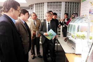 Chairman of the People’s Committee of Ho Chi Minh City, Nguyen Thanh Phong visits Tokyo University of Science in Suwa.  (Photo: Sggp)