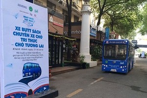 Book bus in HCMC (Photo: Sggp)