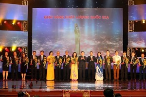 Fifteen enterprises won the National Quality Gold Awards for 2017 (Photo: VNA)