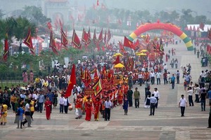 The palanquin and offering procession was organised by seven communes and wards surrounding the Hung Kings Temple Complex (Source: VNA)