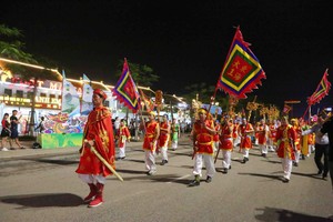 The press conference on the opening ceremony of the National Tourism Year 2018 - Ha Long - Quang Ninh and the Carnival Ha Long 2018 was held on April 24 (Photo: VNA)