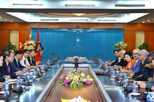 At the working session between the Ministry of Information and Communication and a delegation from the APICTA. (Photo: VNA)