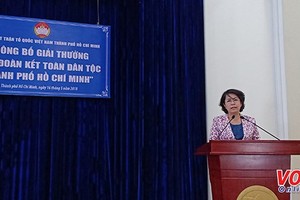 Chairwoman of Vietnam Fatherland Front Committee in HCMC To Thi Bich Chau speaks at the launching ceremony. (Photo: VOH)