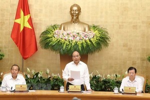 Prime Minister Nguyen Xuan Phuc (middle) at the meeting (Source: VNA)