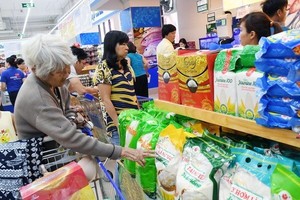 Customers shop at a supermarket in HCM City. (Photo: VNA)