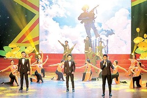 The art performance marks the 71st Vietnam War Invalids and Martyrs Day (July 27) .  (Photo: Sggp)