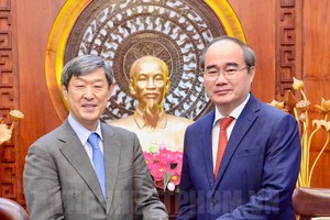 Secretary of the HCM City Party’s Committee Nguyen Thien Nhan (R) and JICA President Shinichi Kitaoka  (Photo: hcmcpv.org.vn)