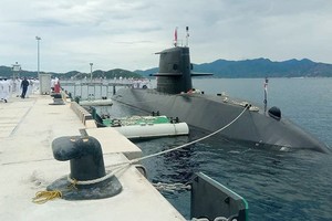 Japanese submarine conducts first drill in Vietnam