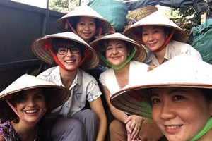 A scene in the film "Thi Mai"