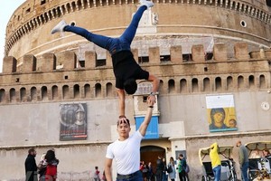 Nghiep and Co stage performance on Rome's street.(Photo: VNA)