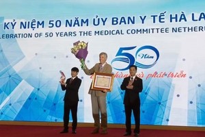 At the celebration to mark 50th founding anniversary of the Medical Committee Netherlands-Vietnam (Photo: VNA)