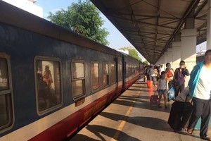 Saigon Railway will run 32 further trains for New Year. (Photo: KK)