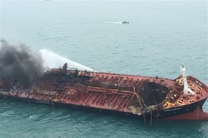 Aulac Fortune oil tanker caught fire in Hong Kong's southern waters on January 8. (Photo: AFP/VNA)