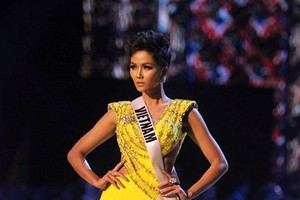 Miss Vietnam wins Timeless Beauty for the first time