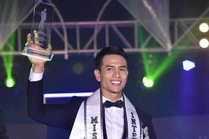 Vietnamese model wins Mr International 2019