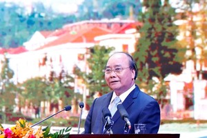 Prime Minister Nguyen Xuan Phuc delivers a speech at the trade, investment and tourism promotion conference of Lao Cai province on July 20 (Photo: VNA)